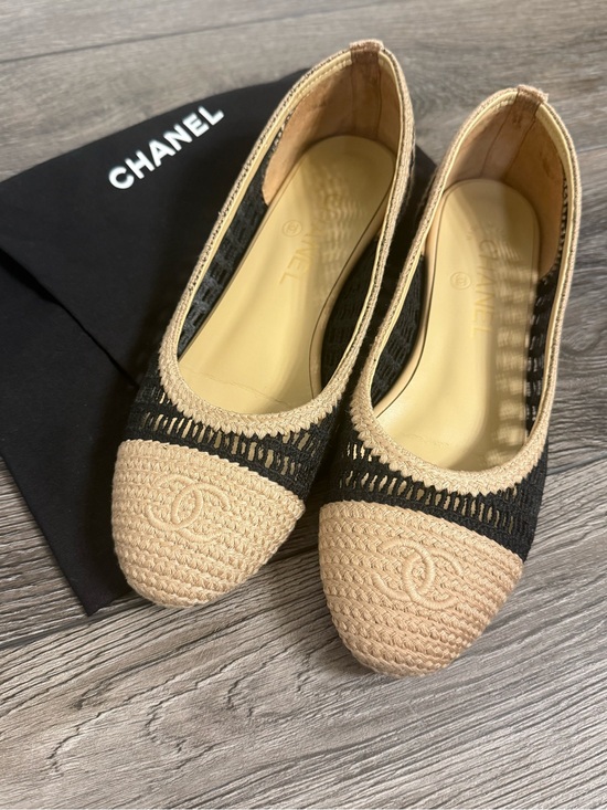 CHANEL Shoes - Chanel Beige and Black Raffia Cap Toe Ballet Flat - 36C